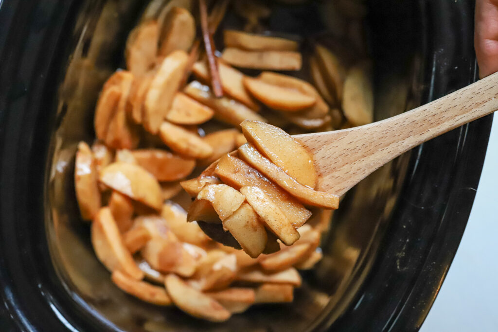 apples with cinnamon in the crock pot