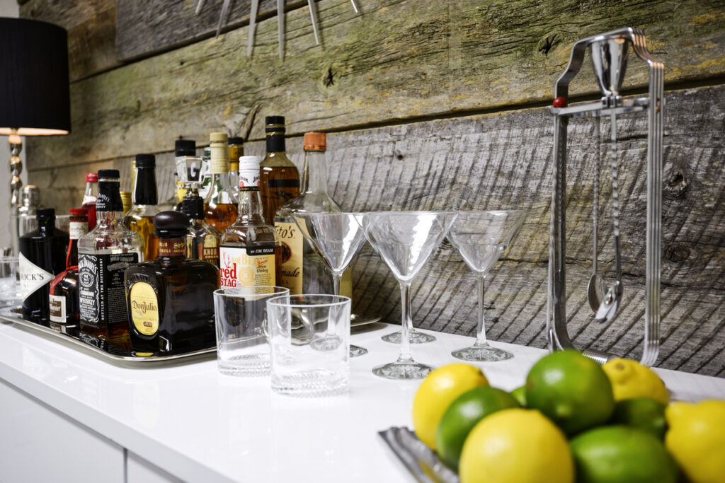 countertop that features an at home bar