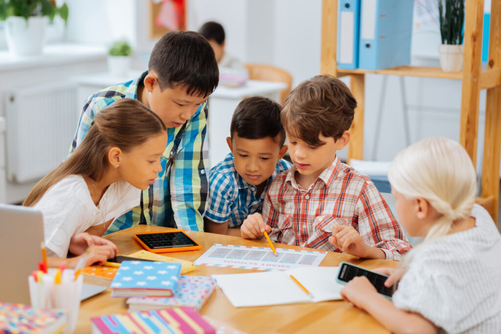 elementary school kids working together in a classroom