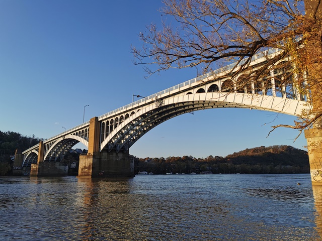 washington crossing bridge in pittsburgh